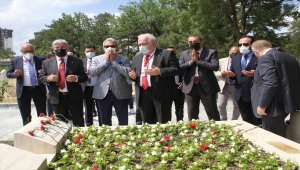 Gençlerbirliği'nde yeni yönetim İlhan Cavcav'ın kabrini ziyaret etti