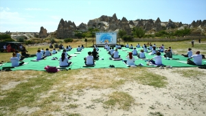 Hindistan'ın Ankara Büyükelçiliği "Dünya Yoga Günü" etkinliğinin final programını Kapadokya'da yaptı