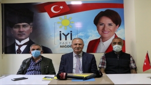 İYİ Parti GİK Üyesi Mümin İnan, Adana'da bir kişinin yumruklu saldırısına uğradığını iddia etti