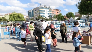 "Kamyon Tiyatrosu", "Turta girmemiş orman" oyunuyla Niğde'de gösteri sundu