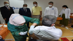 Karaman'da mobil ekipler, fabrika çalışanlarını Kovid-19'a karşı aşılıyor