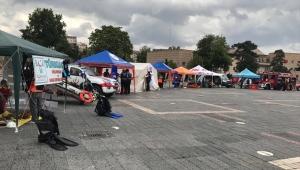 Kayseri'de AFAD ekipleri açtıkları stantta vatandaşları bilgilendiriyor