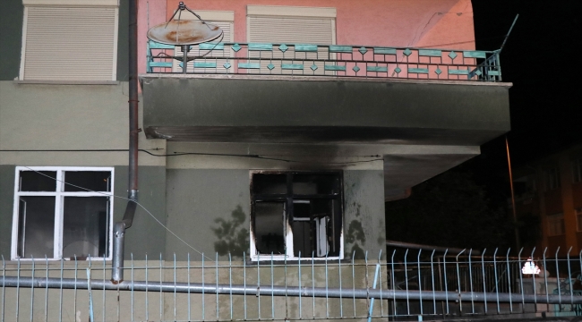 Kayseri'de apartmanın zemin katında çıkan yangın hasara neden oldu