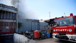 Kayseri'de hurda deposunda çıkan yangında 2 iş makinesi kullanılamaz hale geldi
