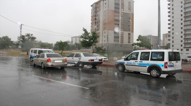 Kayseri'de polisin "dur" ihtarına uymayan şüpheli kovalamaca sonucu yakalandı