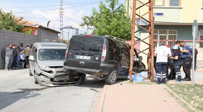 Kayseri'de yeni evli çifti trafik kazası ayırdı