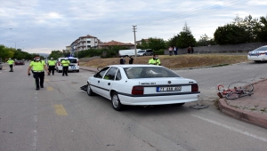 Kırıkkale'de otomobilin çarptığı 2 bisikletli yaralandı