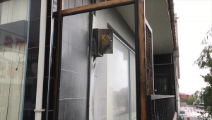 Kırıkkale'de yıldırım isabet eden düğün salonunun elektrik panosu patladı