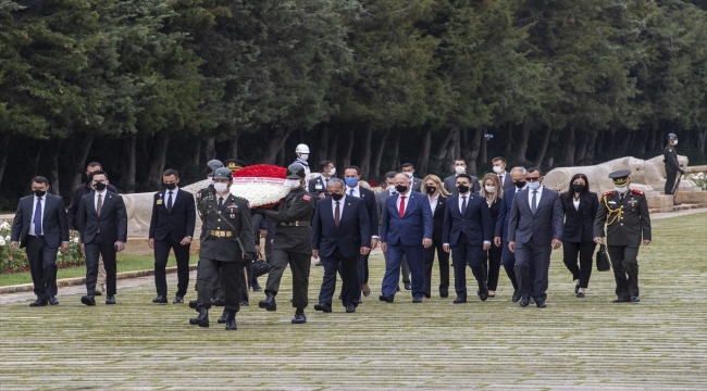 KKTC Cumhuriyet Meclisi Başkanı Sennaroğlu, Anıtkabir'i ziyaret etti