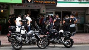 Konya'da tartıştığı kadını korkutmak için havaya ateş açıp kendisini dükkana kilitleyen kişi, gözaltına alındı