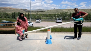 Koruyucu aile oldukları çocuklarla mutlu bir yuvaya kavuştular