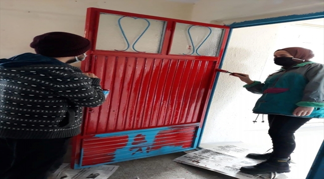 Köy okulunu üniversite öğrencileri boyadı