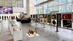 Kursiyerlerin el emeği göz nuru eserleri sergilendi