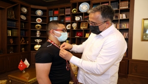 Nevşehir Belediye Başkanı Savran, halterde başarı gösteren sporcuları ödüllendirdi