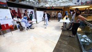 Nevşehir'de alışveriş merkezine kurulan stantta aşı yapıldı