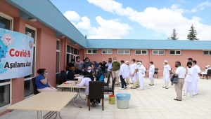 Niğde'de organize sanayi bölgesinde "mobil aşı" uygulaması başladı