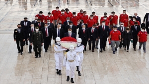 Şampiyon Anadolu Efes Basketbol Takımı, Anıtkabir'i ziyaret etti