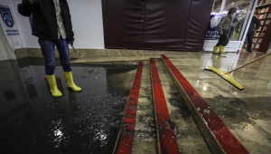 Şiddetli yağış başkentte sel ve su baskınlarına neden oldu