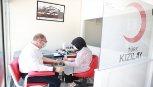 Sivas Belediye Başkanı Bilgin kan bağışında bulundu 