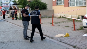 Sivas'ta bıçaklı kavgada 2 kişi yaralandı