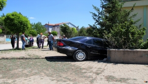 Sivas'ta iki otomobil çarpıştı: 1 yaralı