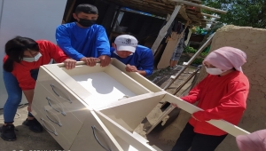 Sivas'ta lise öğrenciler, ihtiyaç sahibi ailenin evini onardı