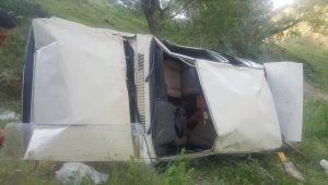 Sivas'ta otomobil devrildi: 1 ölü, 6 yaralı