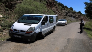 Sivas'ta otomobil ile minibüs çarpıştı: 4 yaralı