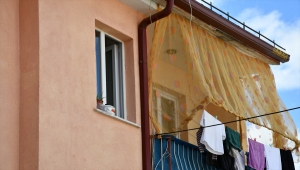 Sivas'ta üçüncü kattaki evin penceresinden düşen çocuk ağır yaralandı