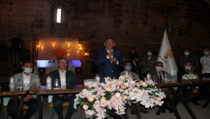 AK Parti Genel Başkan Yardımcısı Özhaseki, Kayseri'de partililer ve esnafla bayramlaştı: