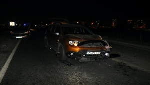 Ankara'da iki otomobil çarpıştı: 1'i ağır 5 yaralı