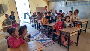 Ankara'da mevsimlik tarım işçilerinin çocuklarının eğitimi için çadırkentte sınıflar oluşturuldu