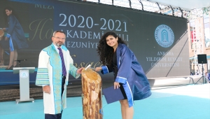 AYBÜ Siyasal Bilimler Fakültesinde mezuniyet sevinci