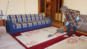 Beypazarı'nda kimsesiz ve bakıma muhtaç kişilerin evlerini "Şefkat Eli" temizliyor