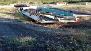 Beyşehir'de yoldan çıkan kamyonet tepeye çarptı: 1 yaralı