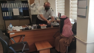 Çankırı'da kaldırımda bulunan içinde para ve cep telefonu olan çanta Cibutili sahibine verildi