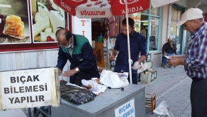 Çubuk'ta bıçak bileme ustalarının Kurban Bayramı mesaisi yoğunlaştı