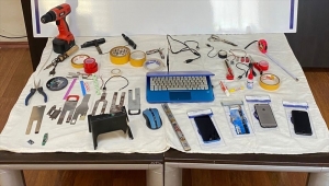 Eskişehir'de ATM'ye düzenek yerleştirip banka kartlarını kopyalayan 2 şüpheli tutuklandı 