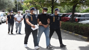 Eskişehir'de ATM'ye düzenek yerleştirip banka kartlarını kopyalayan 2 şüpheli yakalandı