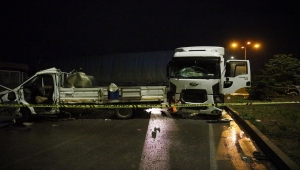 Eskişehir'de tır ile kamyonet çarpıştı: 3 yaralı 