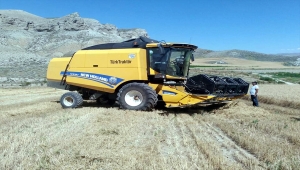 Hasat mevsiminin başlamasıyla Beypazarı'ındaki biçerdöverler kontrol ediliyor 