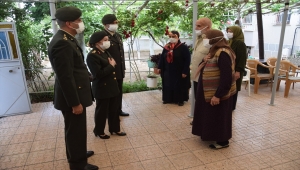 Havva ninenin ördüğü patikler Ağrı'daki Mehmetçiklere ulaştı