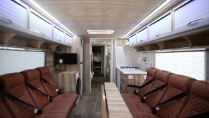 Hurda otobüs, doğal afet ekipleri için "seyyar otele" dönüştürüldü