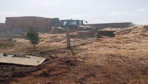 Hüyük'te çıkan yangında ekili alanlar ve saman balyaları yandı