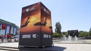 İstanbul ve Ankara'da kurulan led kulelerde, darbe girişimine karşı milletin mücadelesi anlatıldı