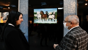 Kadın otobüs şoförünün "Direksiyondan Tuvale" sergisi açıldı