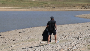 Kamp için Kayseri'ye gelen ABD'li bisikletçiler Erciyes'te çöp topladı