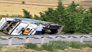 Kırıkkale'de şarampole devrilen kamyonda hasar oluştu