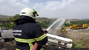 Kırıkkale'de yakıt tankerinin devrilmesi sonucu Kırıkkale-Ankara kara yolunda trafik 3 saat aksadı