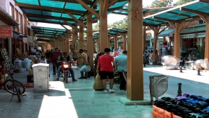 Kırşehir'de cadde ve sokaklarda bayram yoğunluğu yaşandı